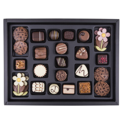 Chocoliscious - 17 Pralinen, 4 Kekse und 4 Schokoladenblumen