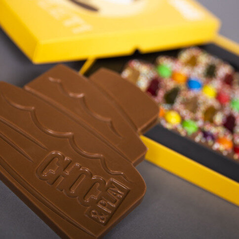 ChocoTorte mit Gummibärchen, Schoko-Crisps - Schokoladentafel in Tortenform