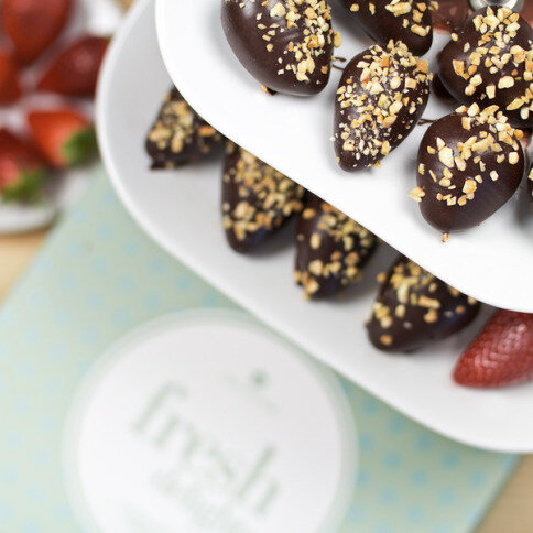 Erdbeeren mit Mandelstückchen