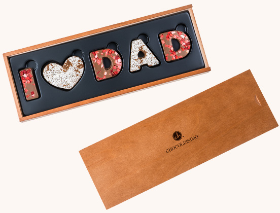 Einzigartige Merkmale des Schokoladen-Schriftzugs I Love Dad in der Holzbox