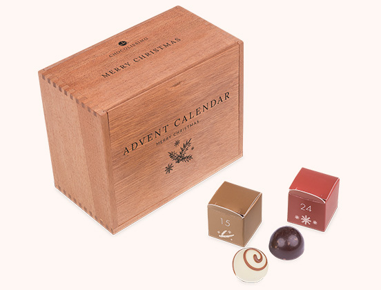 Besonderheiten des Adventskalenders mit Pralinen in Mini-Geschenken mit Wünschen auf Englisch