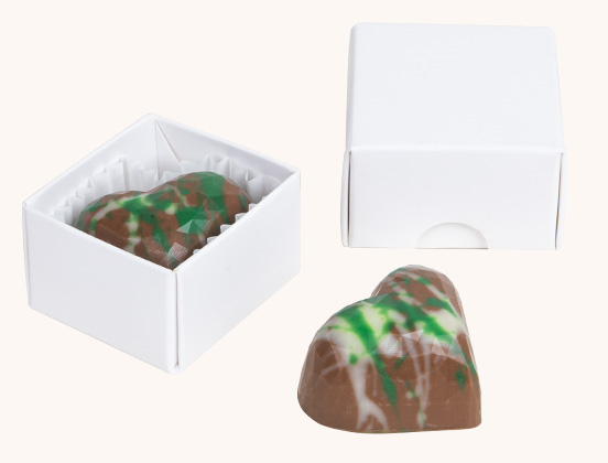 Einzigartige Merkmale herzförmiger Pralinen für Unternehmen in einer weißen Schachtel