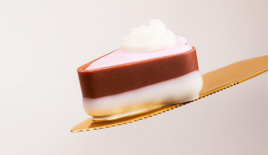 Praline in Form eines Kuchenstücks