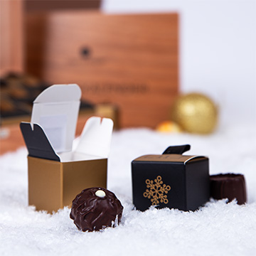 Offene Box mit Premium-Adventskalender