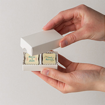 Set aus zwei personalisierten Pralinen mit Champagnerfüllung für die Hochzeit