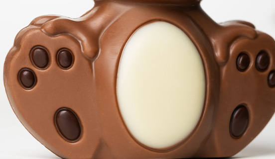ein fein gearbeiteter Hase aus belgischer Schokolade für Ostern
