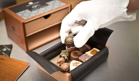 Verpackung von Schokoladenpralinen zur Gewährleistung maximaler Frische