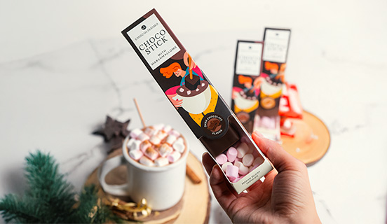 Der einzigartige Geschmack von Dessert-Trinkschokolade mit Marshmallows am Stiel