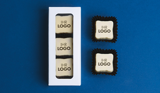 Pralinen mit Personalisierung f&uuml;r Unternehmen in einer Schachtel mit Sichtfenster