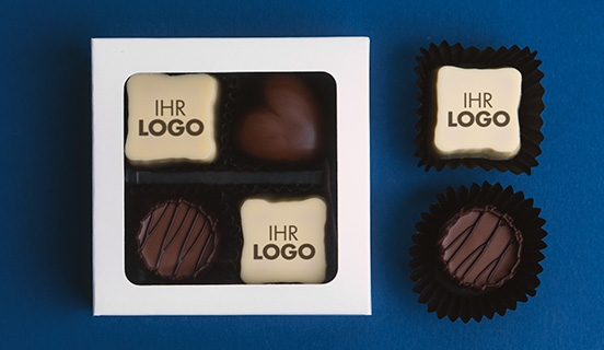 Pralinen mit Personalisierung für Unternehmen in einer Schachtel mit Sichtfenster