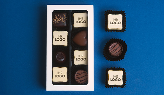 Pralinen mit Personalisierung für Unternehmen in einer Schachtel mit Sichtfenster