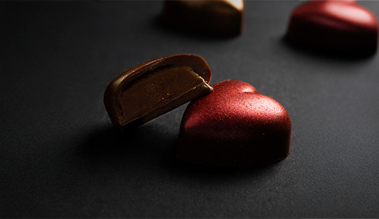 Karamellf&uuml;llung in Herzpraline