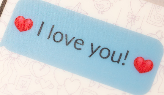 SMS mit der Nachricht I Love You auf dem Schokoladen-Smartphone