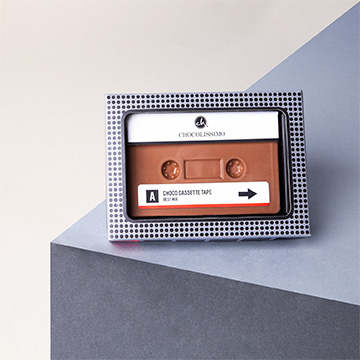 Milchschokoladenkassette in dekorativer Verpackung