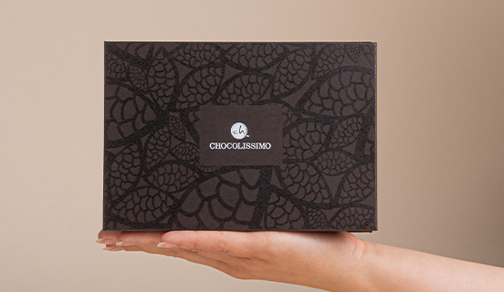 eine dekorative Schachtel Pralinen aus belgischer Schokolade in einer dekorativen Schachtel