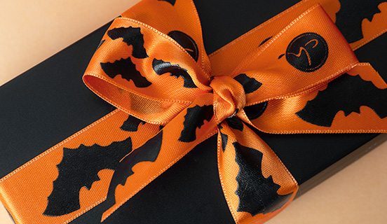 Dekorative Verpackung von Schokoladen-Halloween-Kürbissen aus belgischer Schokolade