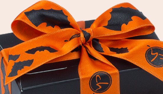 Dekorative Verpackung für ein Halloween-Set belgischer Schokoladenpralinen