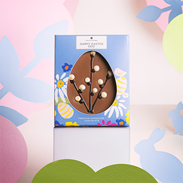 Flaches Schokoladenei mit Weidenk&auml;tzchen zu Ostern