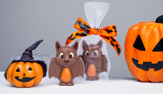 Schokoladenfledermaus in dekorativer Folie verpackt