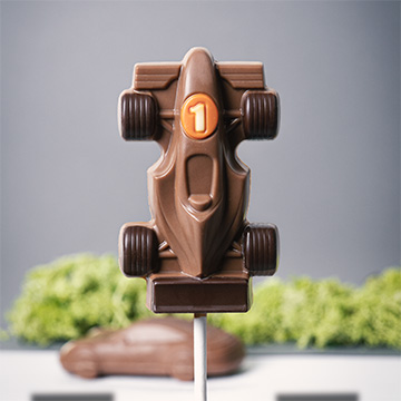 ein Schokoladenlutscher in Form eines Formel-1-Rennwagens