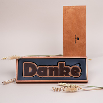 Holzkiste mit Schokoladen-Danke und Gravur