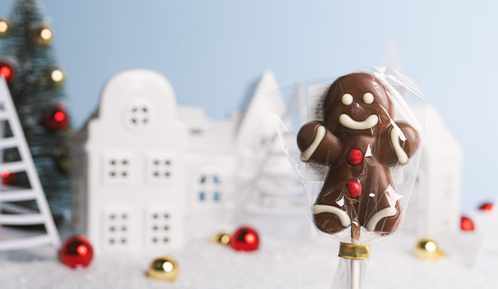 Ein Lebkuchenmann in Form eines Schoko-Lollis