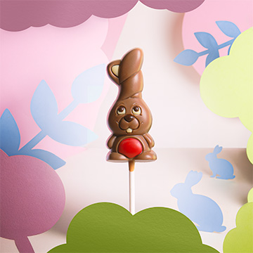 Roter Schokoladenhase zu Ostern