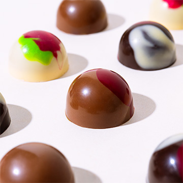 16 bunte Pralinen aus belgischer Schokolade