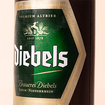 Etikett auf einer Schokoladenbierflasche