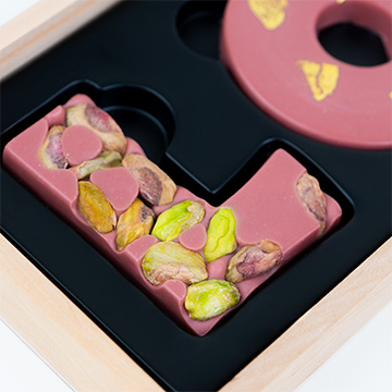 Liebe Inschrift mit Gold und Pistazie in einer dekorativen Box