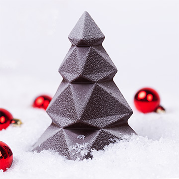 Luxuri&ouml;ser Tannenbaum aus Zartbitterschokolade mit Pralinen