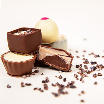 Ein Stapel Schokoladenpralinen