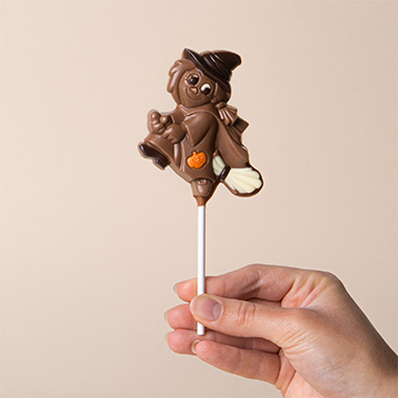 Dekorativer Halloween Schoko-Lolli in Hexenform