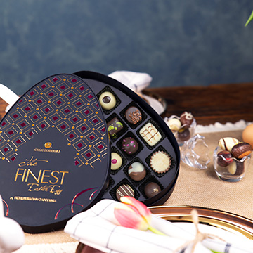 Osterliches Pralinen-Set in dekorativer Osterarrangement