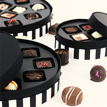 Pralinen-Set in Glamour-Schachteln verpackt