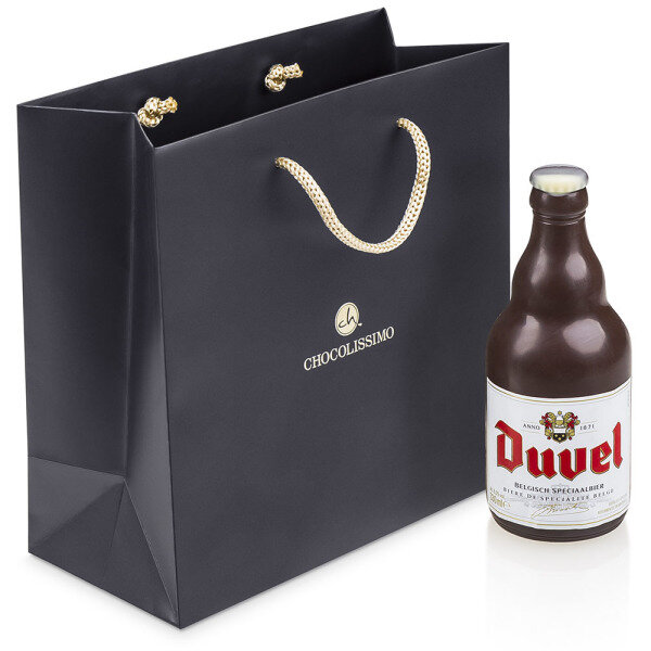 Flasche Bier aus Zartbitterschokolade. Eine Flasche Schokoladenbier ...