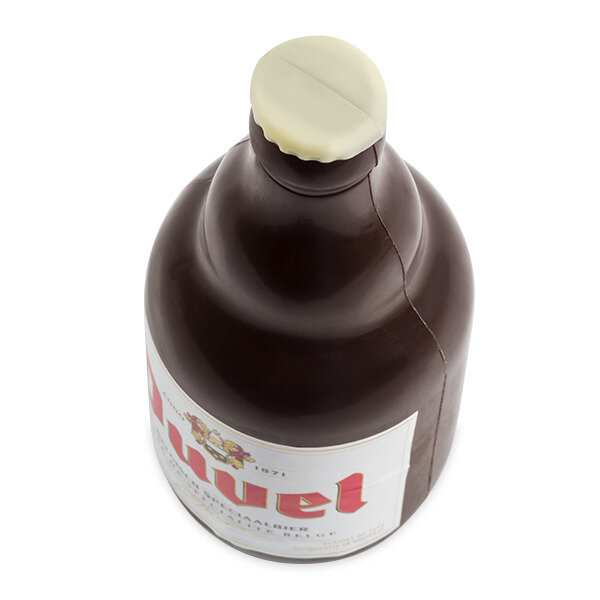Flasche Bier aus Zartbitterschokolade. Eine Flasche Schokoladenbier ...