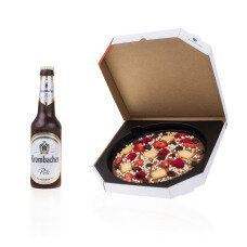 Bierflasche und Pizza aus Schokolade