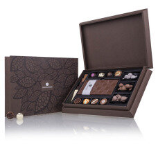 First Selection - Set aus Schokolade, Pralinen und schokolierten Nüssen