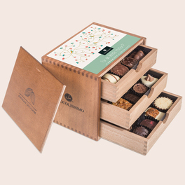 ChocoGrande - Muttertag - 30 Pralinen im Holzkästchen mit Gravur
