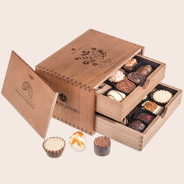Chocolaterie - Ladies - 20 Pralinen in einem gravierbaren Holzkästchen 