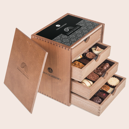 ChocoMassimo - 40 Pralinen im Holzkästchen mit individueller Gravur