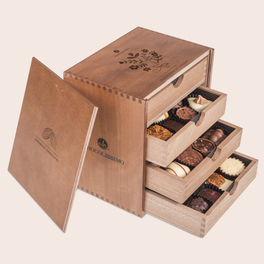 ChocoMassimo - Ladies - 40 Pralinen im Holzkästchen mit individueller Gravur 