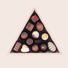 ChocoTriangle - 15 Pralinen im Holzkästchen mit individueller Gravur