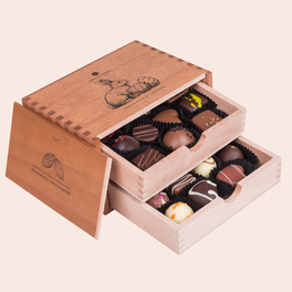 EggChocolaterie - 20 Schokoladen-Ostereier im Holzkästchen