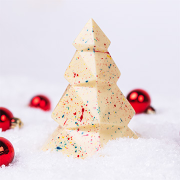 Luxuriöser Tannenbaum aus weißer Schokolade mit Pralinen