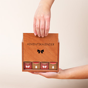 Adventskalender Grande mit Pralinen mit Alkohol