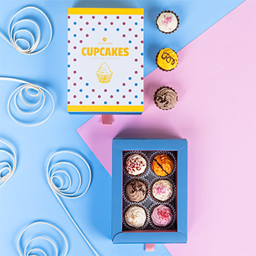 6 Schokoladenpralinen in Form von amerikanischen Cupcakes