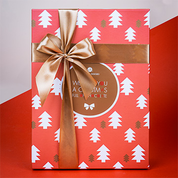 Mysteriöse Weihnachtsschachtel mit Schleife und Pralinen