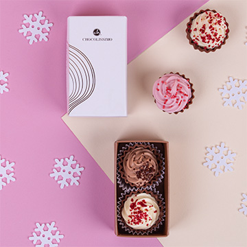 Zwei bunte Cupcake-Pralinen
